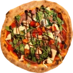 Pizza L’Italienne avec mozzarella fraîche, roquette, tomates, jambon cru, parmesan et crème balsamique – Pizza Tassoni Gratentour